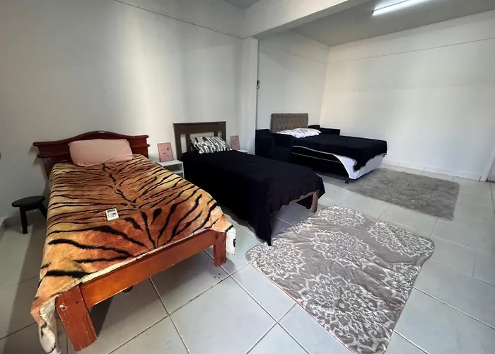Flat Confortavel E Espacoso Proximo Ao Aeroporto E Hospital Hu