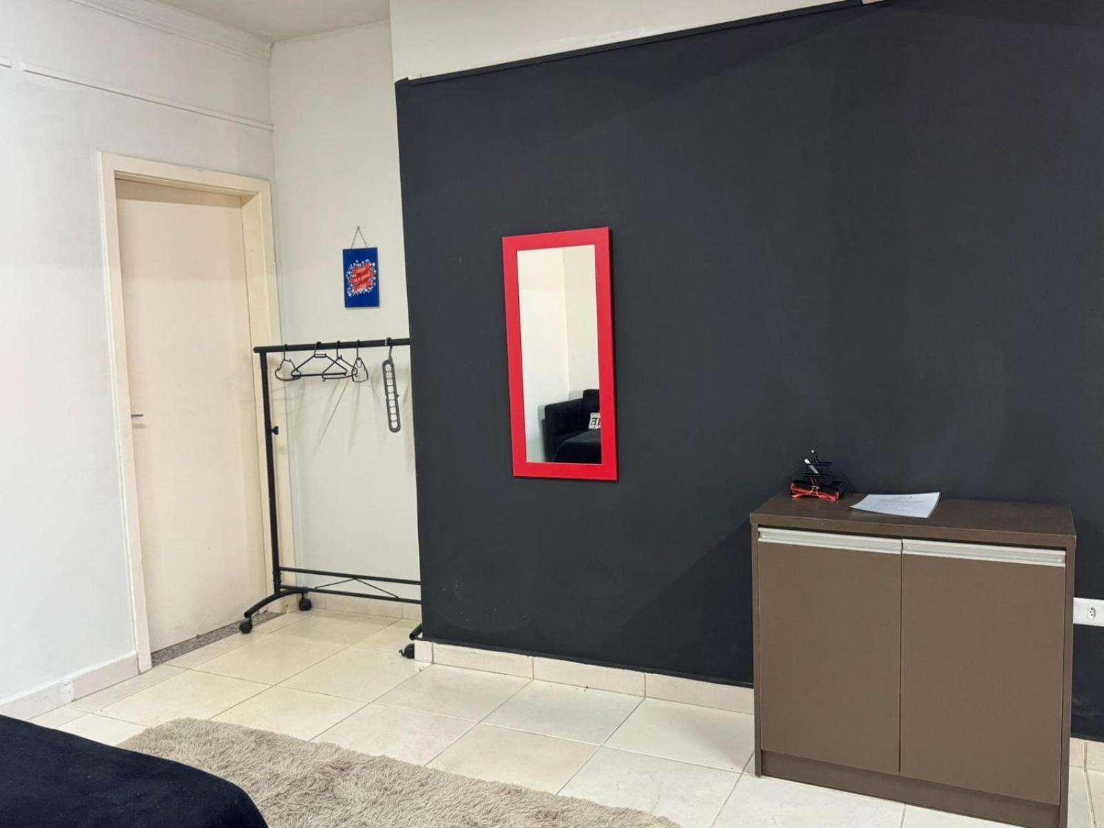 Flat Confortavel E Espacoso Proximo Ao Aeroporto E Hospital Hu Londrina
