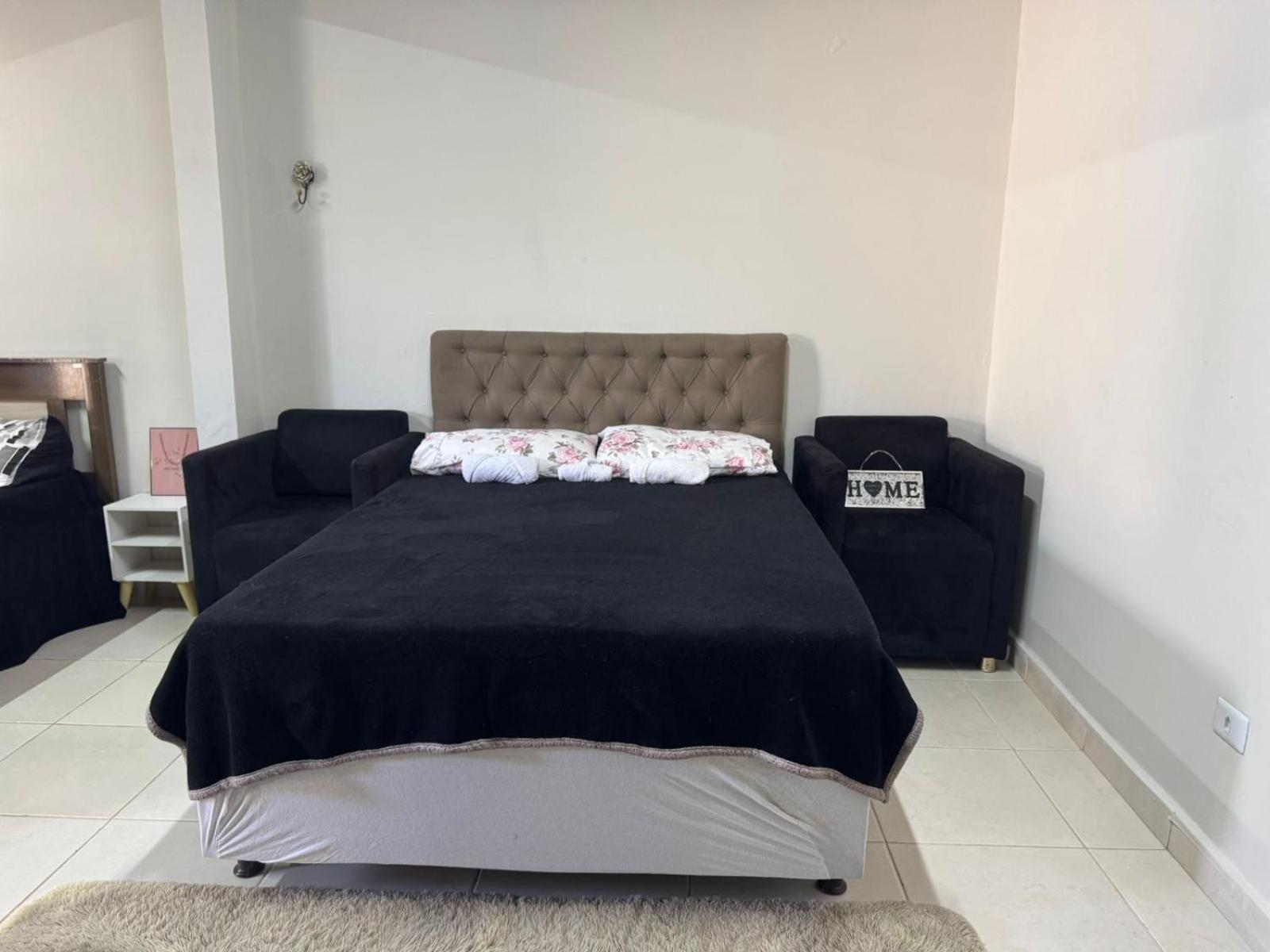 Flat Confortavel E Espacoso Proximo Ao Aeroporto E Hospital Hu Apartamento *