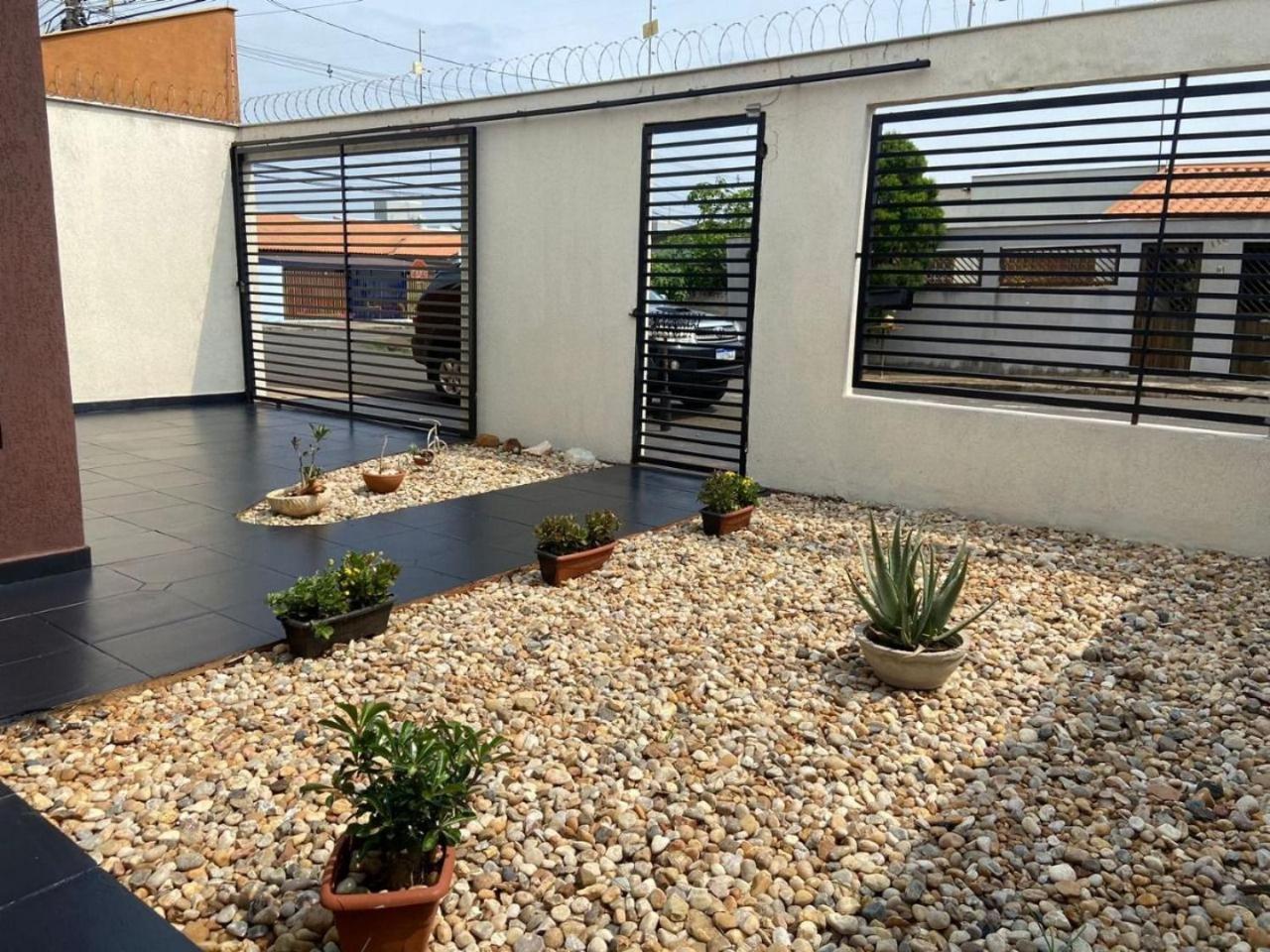 Flat Confortavel E Espacoso Proximo Ao Aeroporto E Hospital Hu