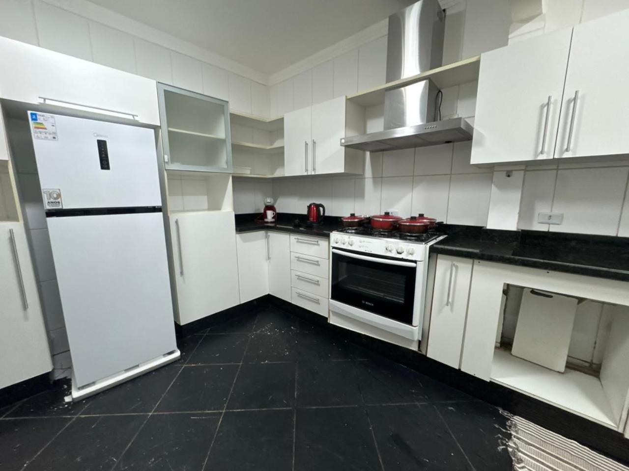 Flat Confortavel E Espacoso Proximo Ao Aeroporto E Hospital Hu Apartment