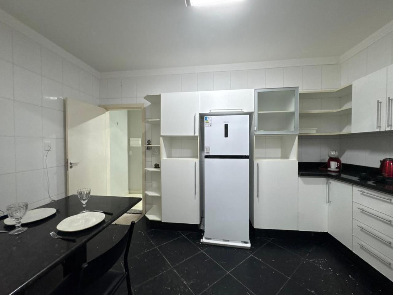 Flat Confortavel E Espacoso Proximo Ao Aeroporto E Hospital Hu Apartment
