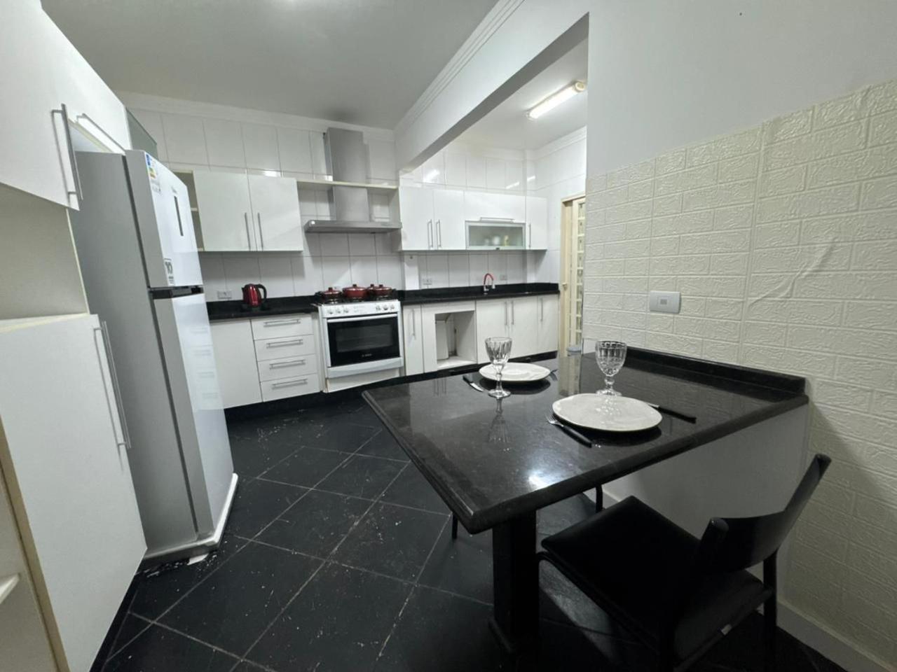 Flat Confortavel E Espacoso Proximo Ao Aeroporto E Hospital Hu Apartment